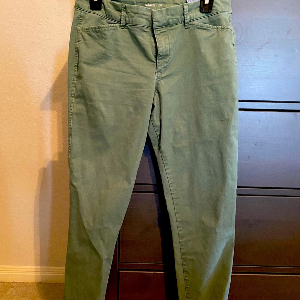 Old Navy Pixie ankle pants size 4
